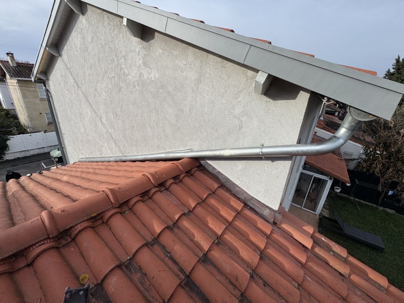 Installation de Descentes de Toit en Zinc à Toulouse : Expertise et Finitions ITE