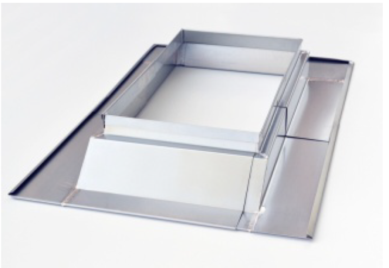 Fabrication et installation de couloirs en zinc pour toiture à Toulouse, solution durable et esthétique réalisée par CZMP.